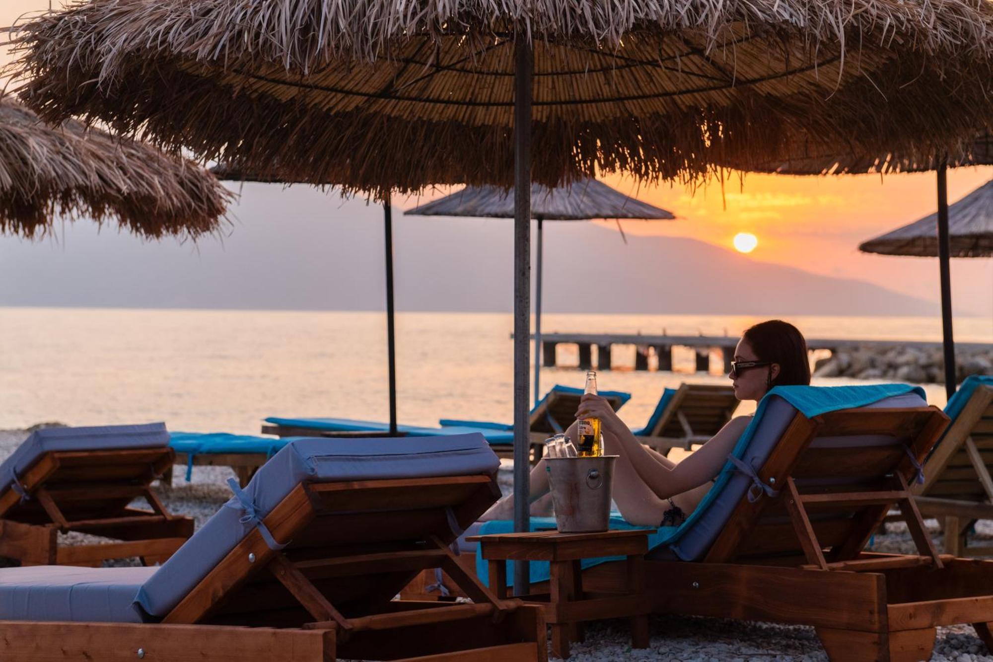 Jost Caravel Hotell Radhimë Exteriör bild