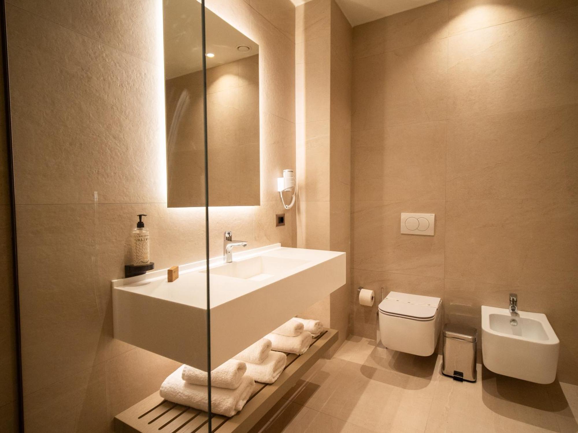 Jost Caravel Hotell Radhimë Exteriör bild