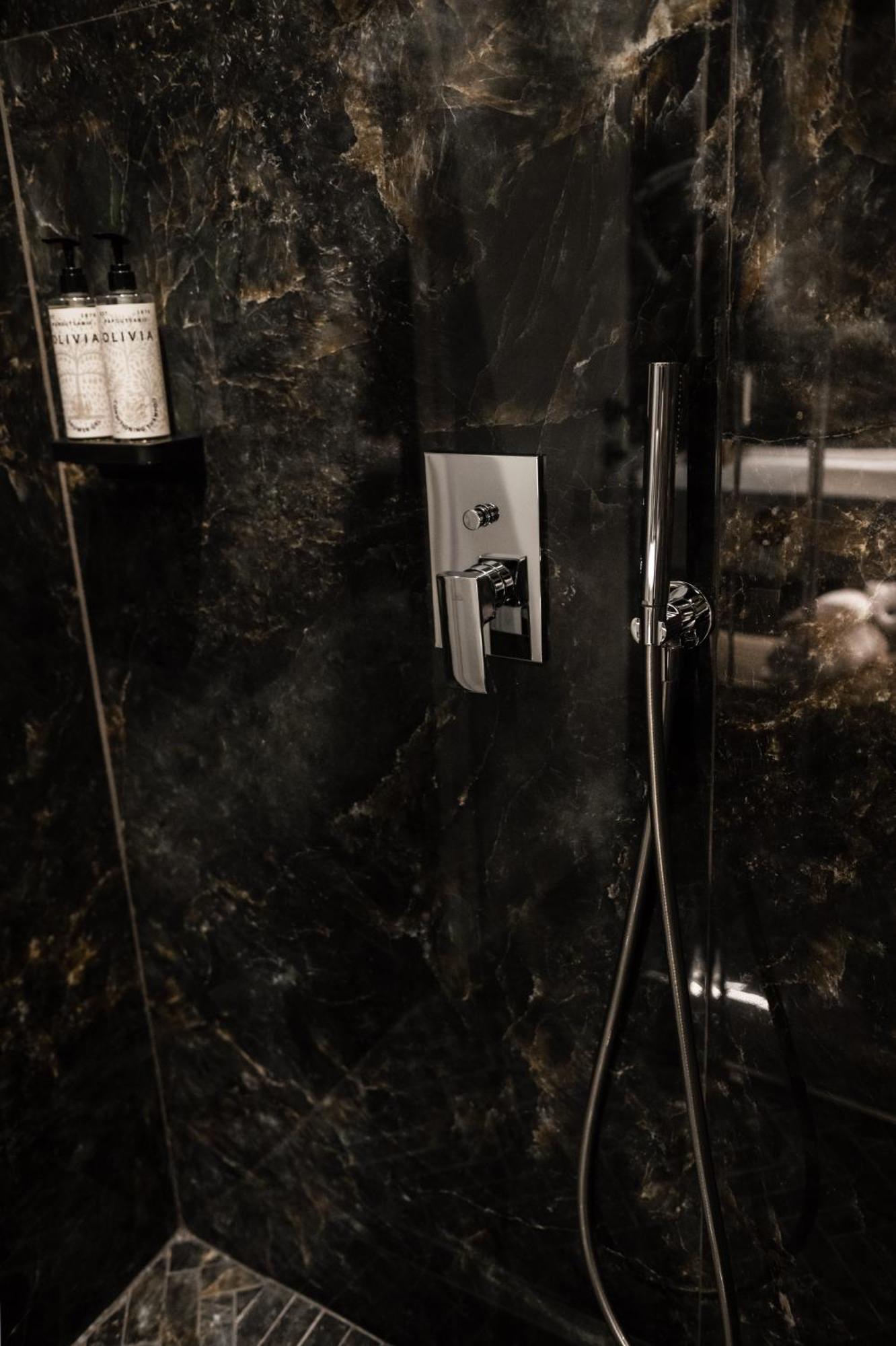Jost Caravel Hotell Radhimë Exteriör bild