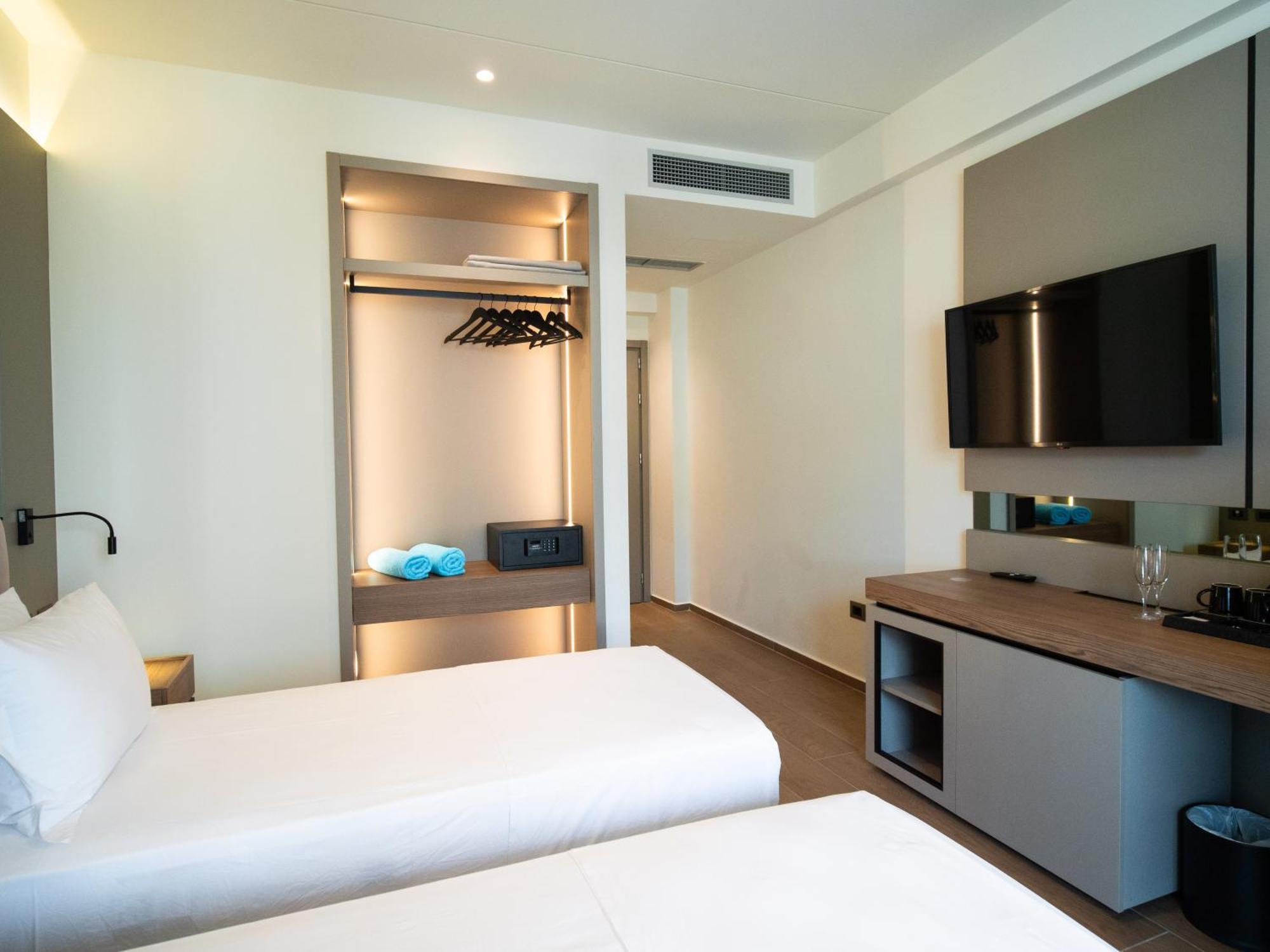 Jost Caravel Hotell Radhimë Exteriör bild