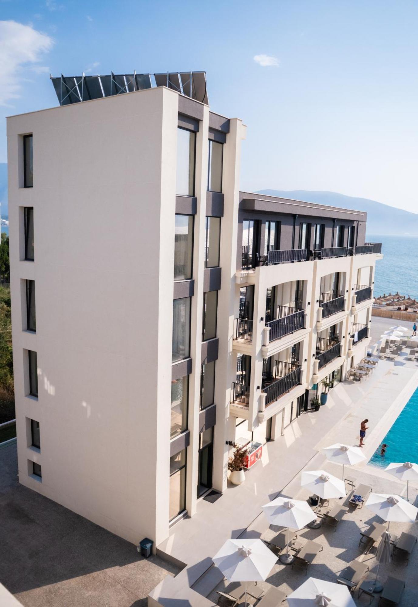 Jost Caravel Hotell Radhimë Exteriör bild